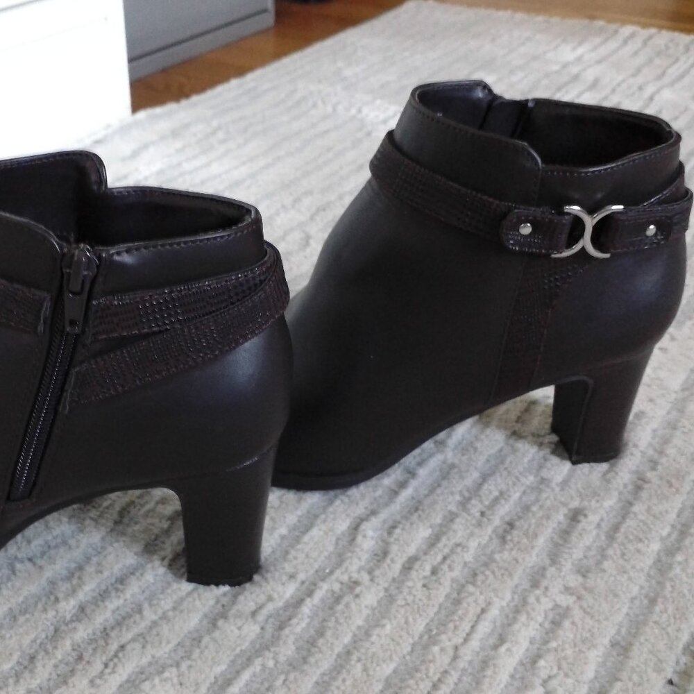 SIDE ZIP DARK BROWN  BOOTS W/SILVER HARDWARE SIZE 7 - Picture 3 of 5